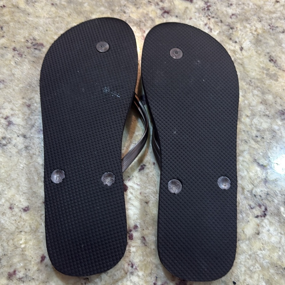 Old Navy Women’s Peace sign flip flops Metallic Bronze Size 9 - Picture 4 of 6